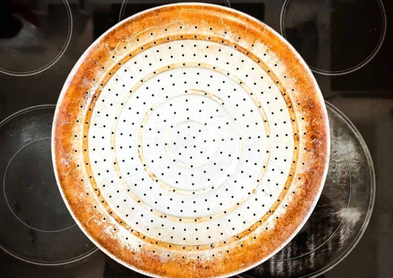 Pizza Pan with Holes vs. No Holes 5 Key Differences