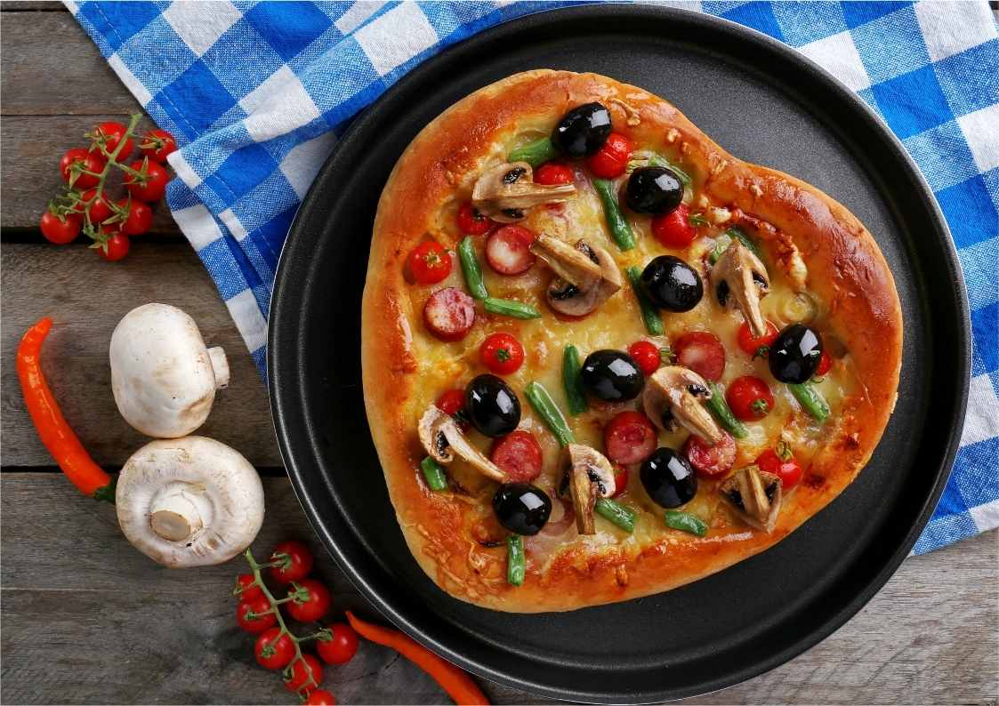 Pizza Pan with Holes vs. No Holes 5 Key Differences