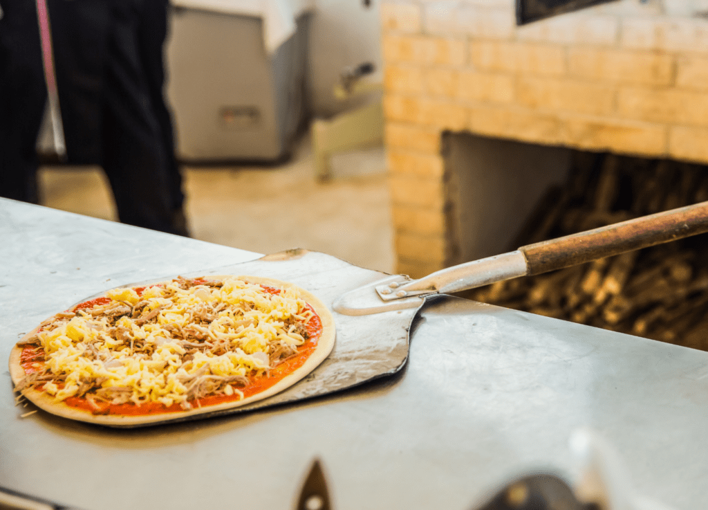 What is a Pizza Peel? A Complete Guide to Pizza Peel