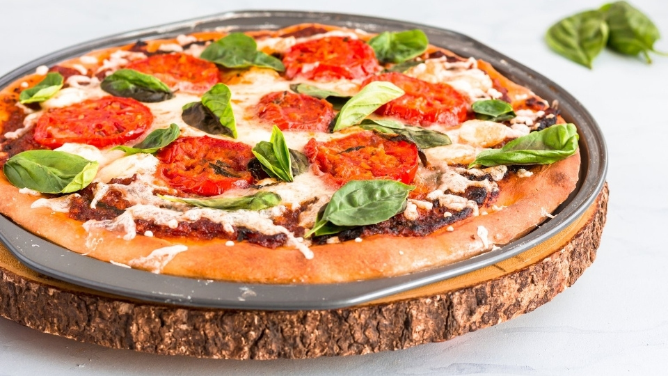 Pizza Pan with Holes vs No Holes Which one is Better